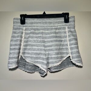 Melrose & Market Gray and White Shorts Women S‎ Scalloped Hem Shorter Length